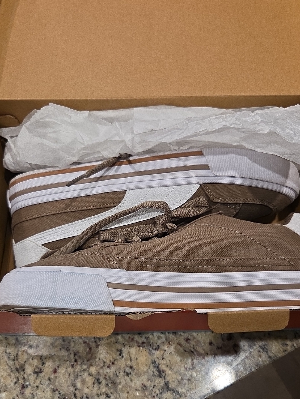 Puma Men's Low-Top Sneakers in Brown and White